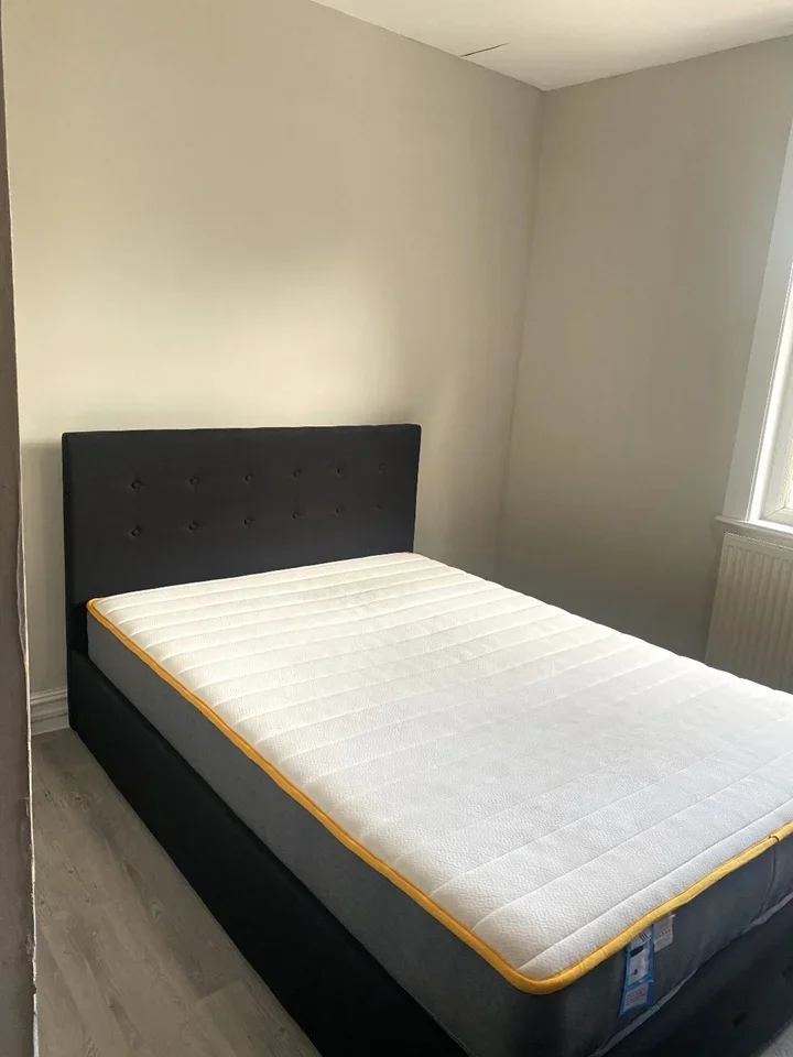 Room Percy Road in Greater London