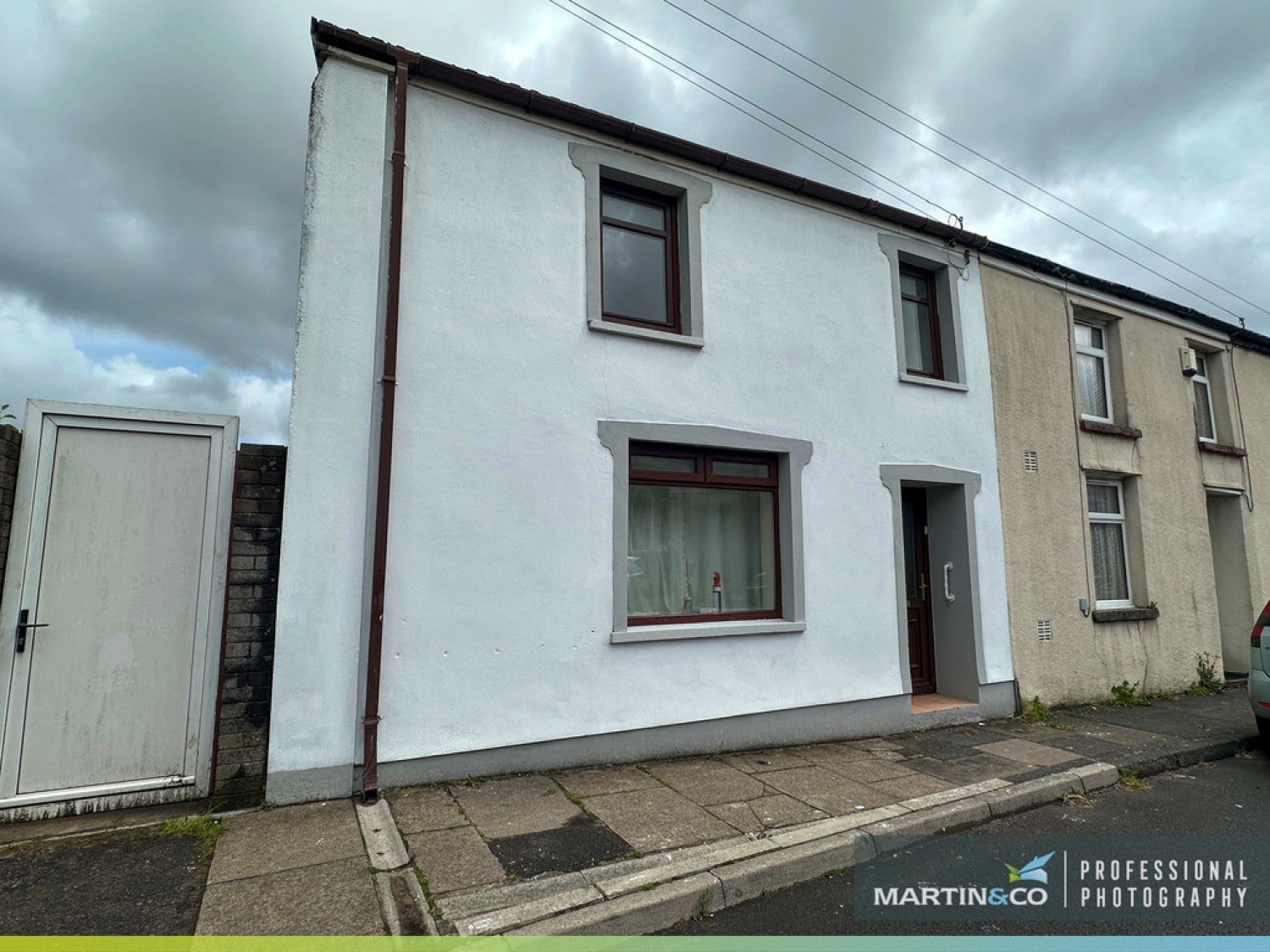House Commerce Place in Aberaman