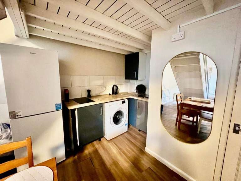 Flat Kimberley Place in Greater London
