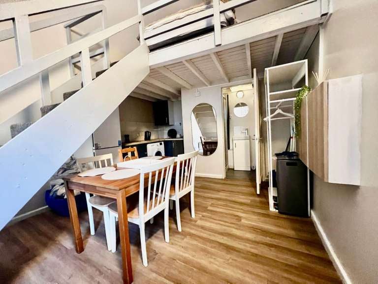 Flat Kimberley Place in Greater London