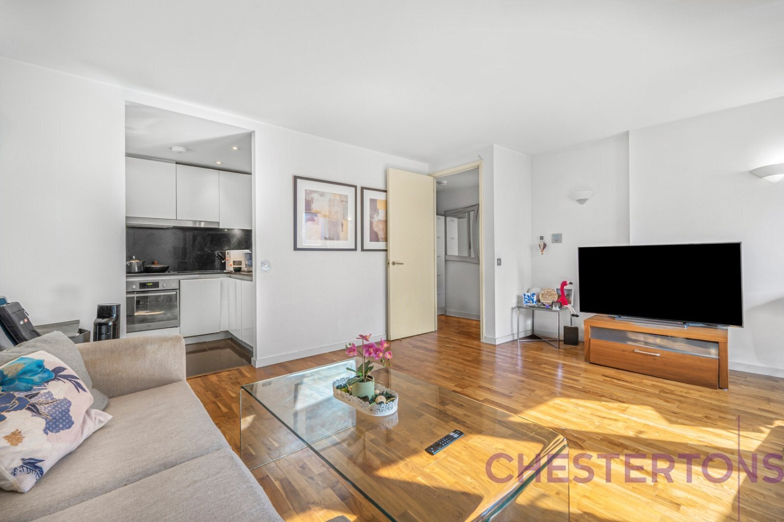 Flat Fairmont Avenue in Greater London