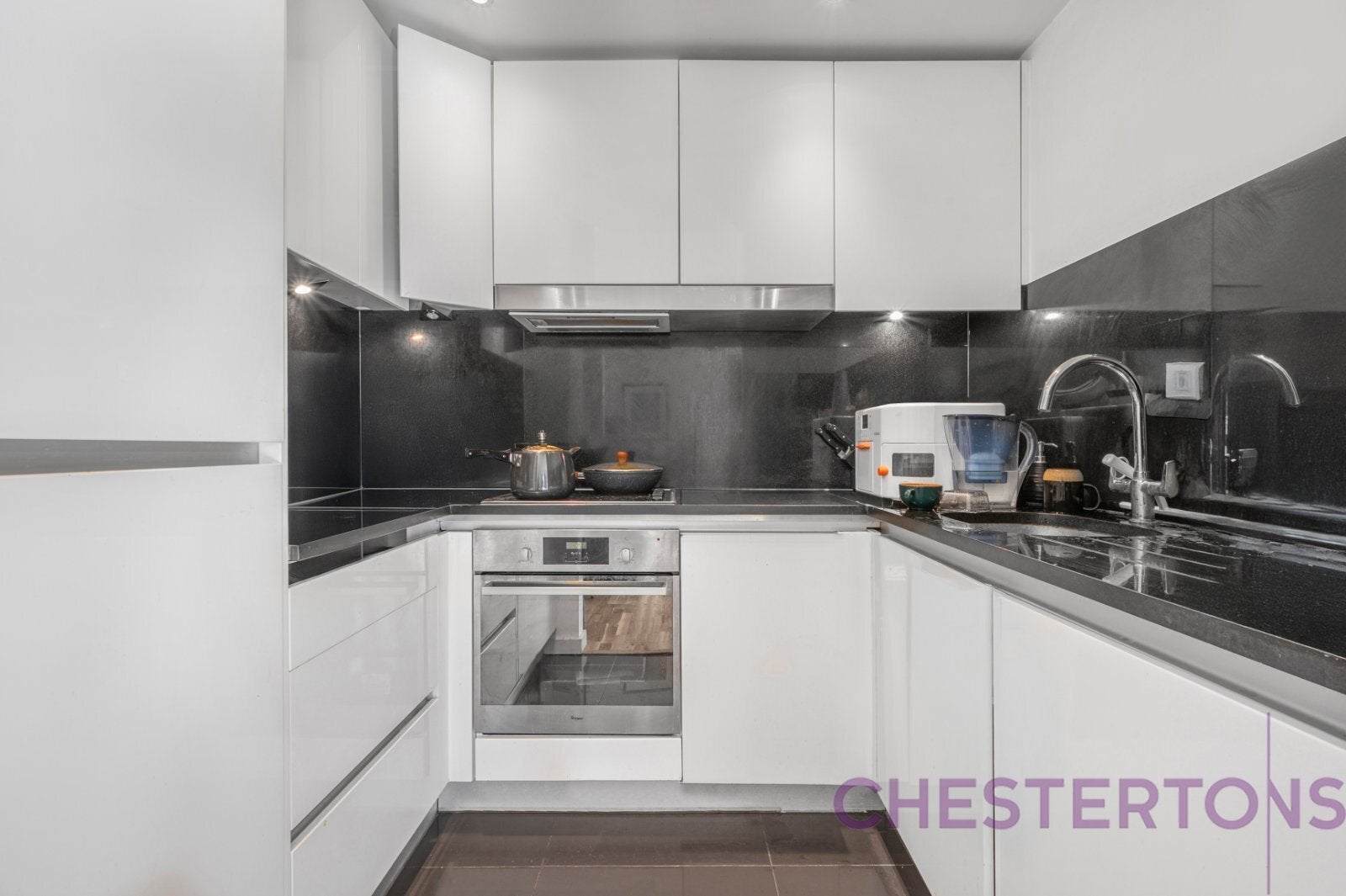 Flat Fairmont Avenue in Greater London
