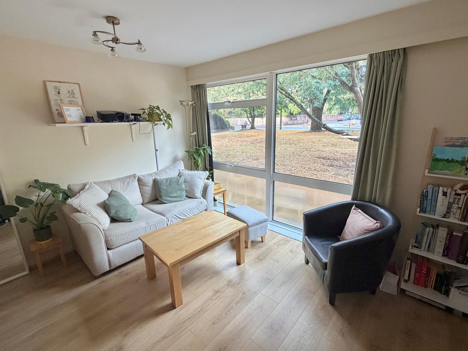 Flat Butler Close in Oxford