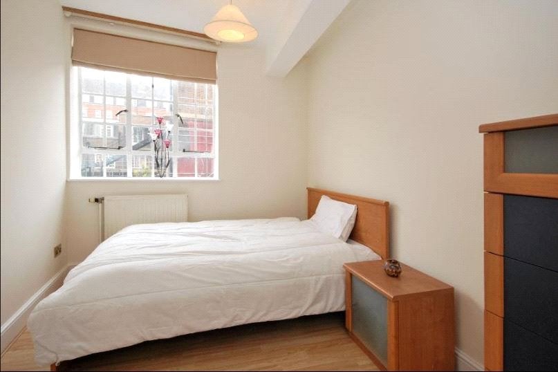 Flat Sloane Avenue in Greater London