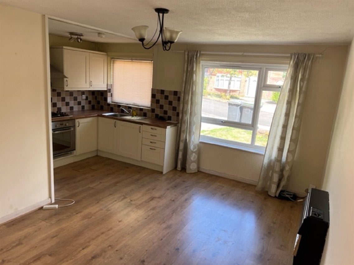 Flat Chesham Drive in Nottingham