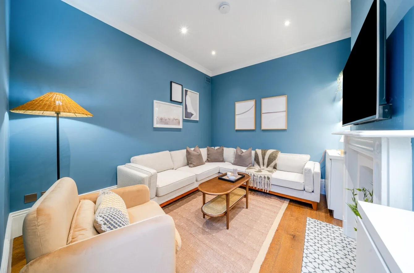 Room Cathles Road in Greater London