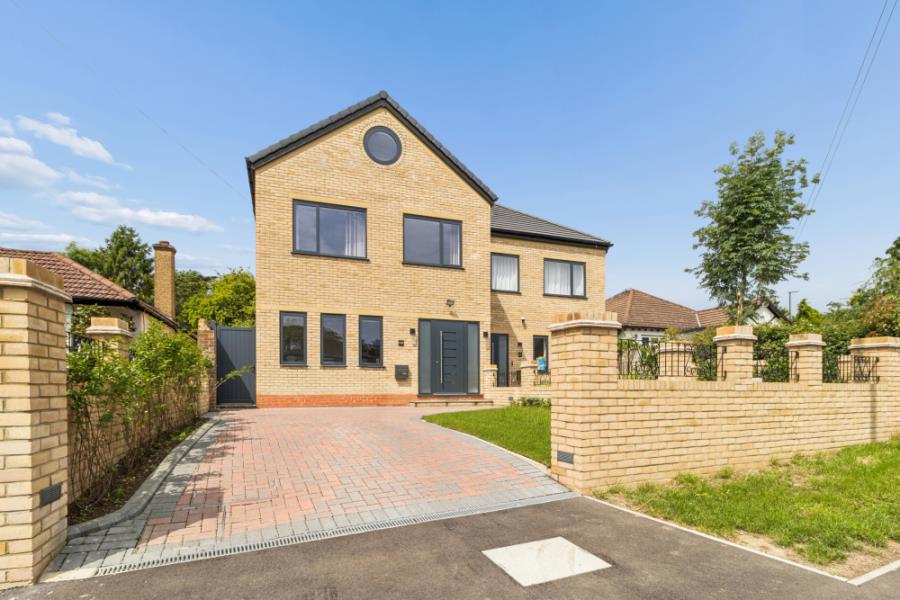 House Pinner Hill Road in Greater London