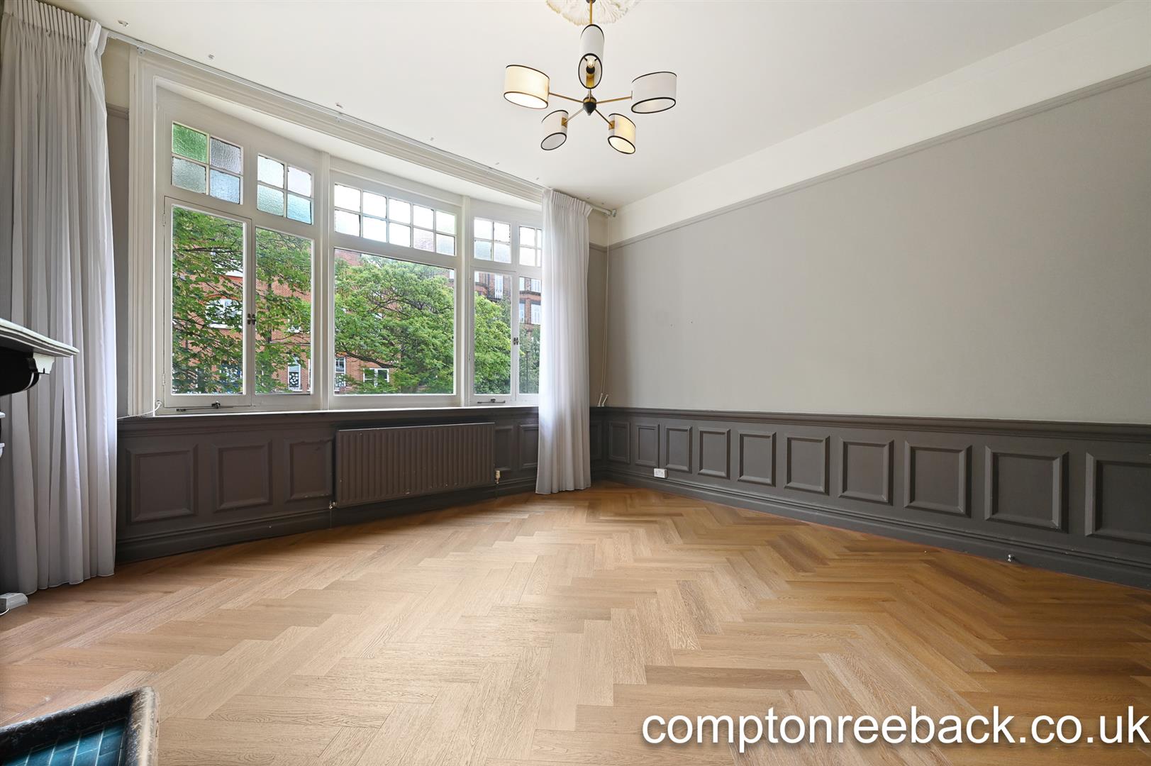 Flat Netherhall Gardens in Greater London
