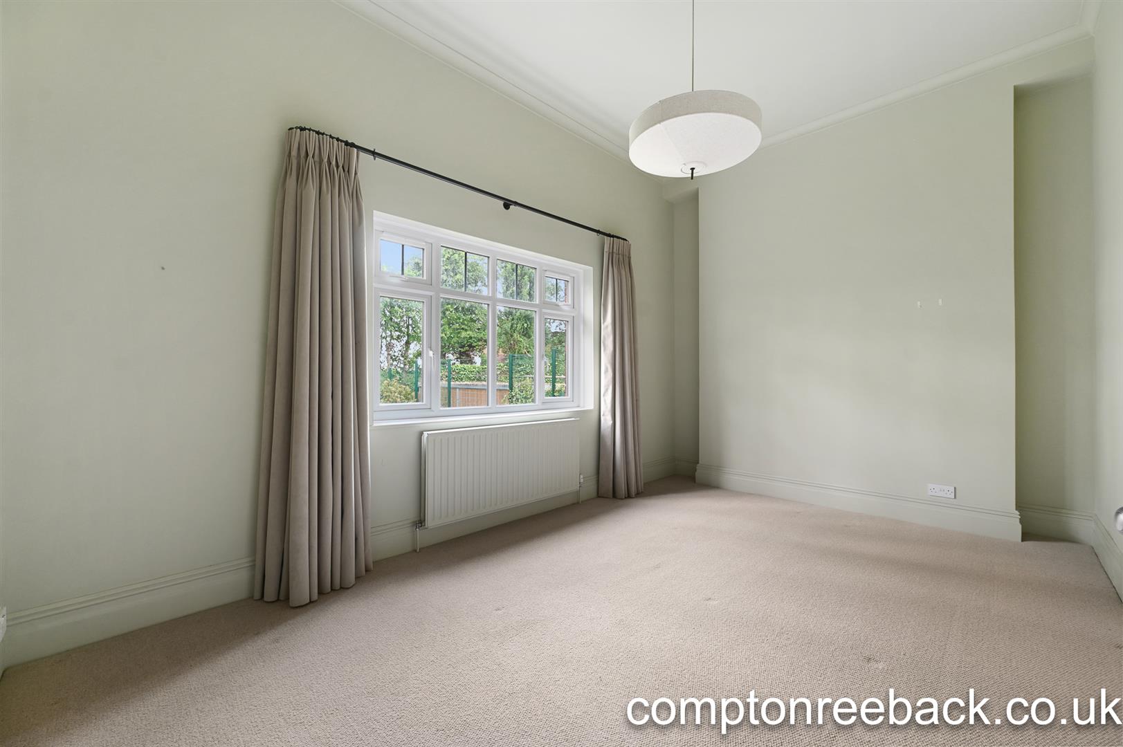 Flat Netherhall Gardens in Greater London