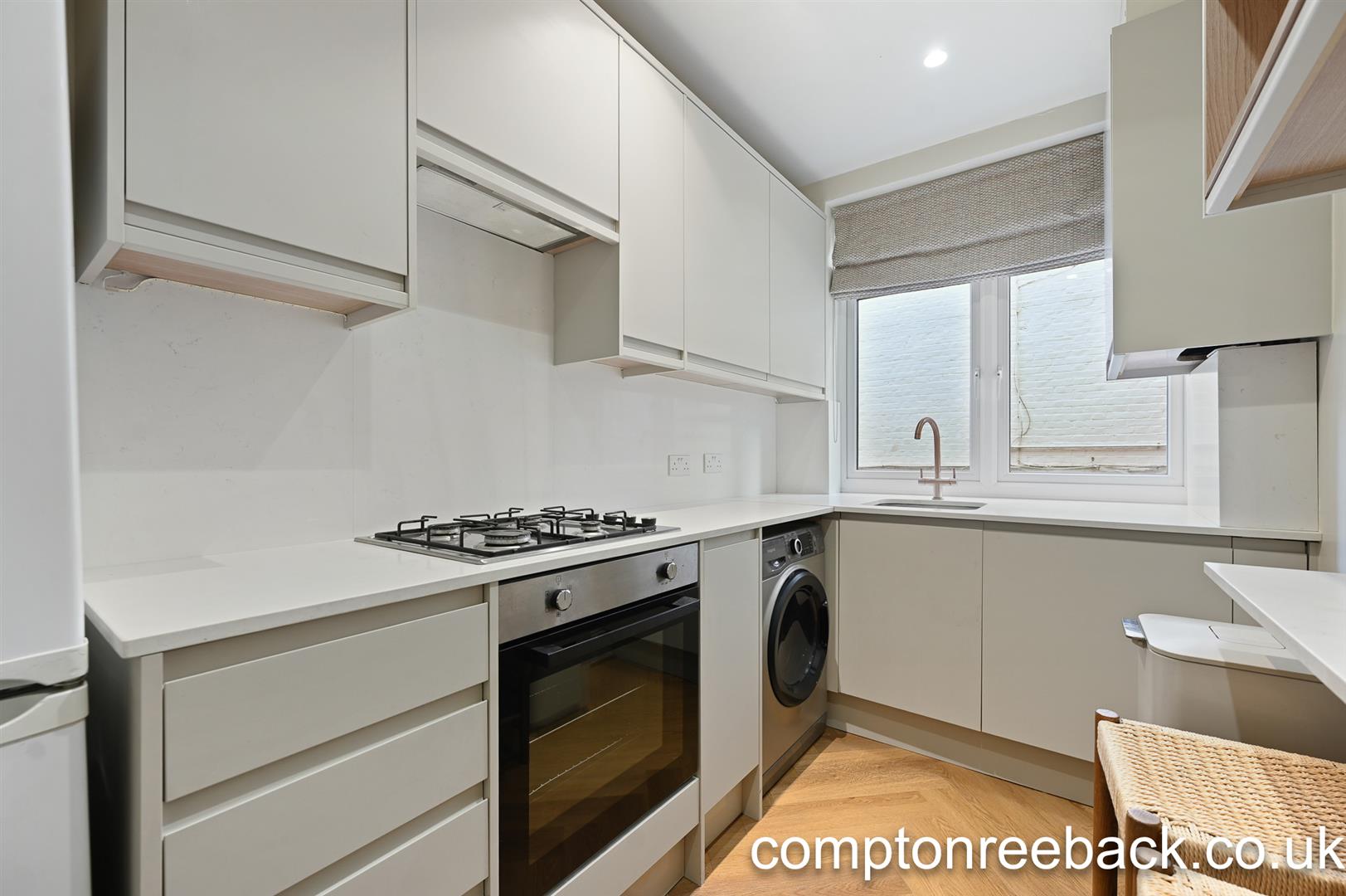 Flat Netherhall Gardens in Greater London