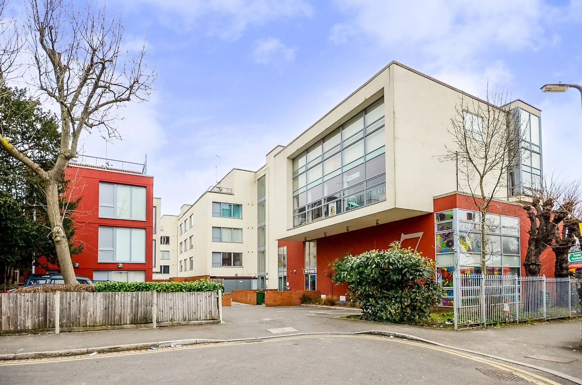 Flat Elm Grove in Greater London