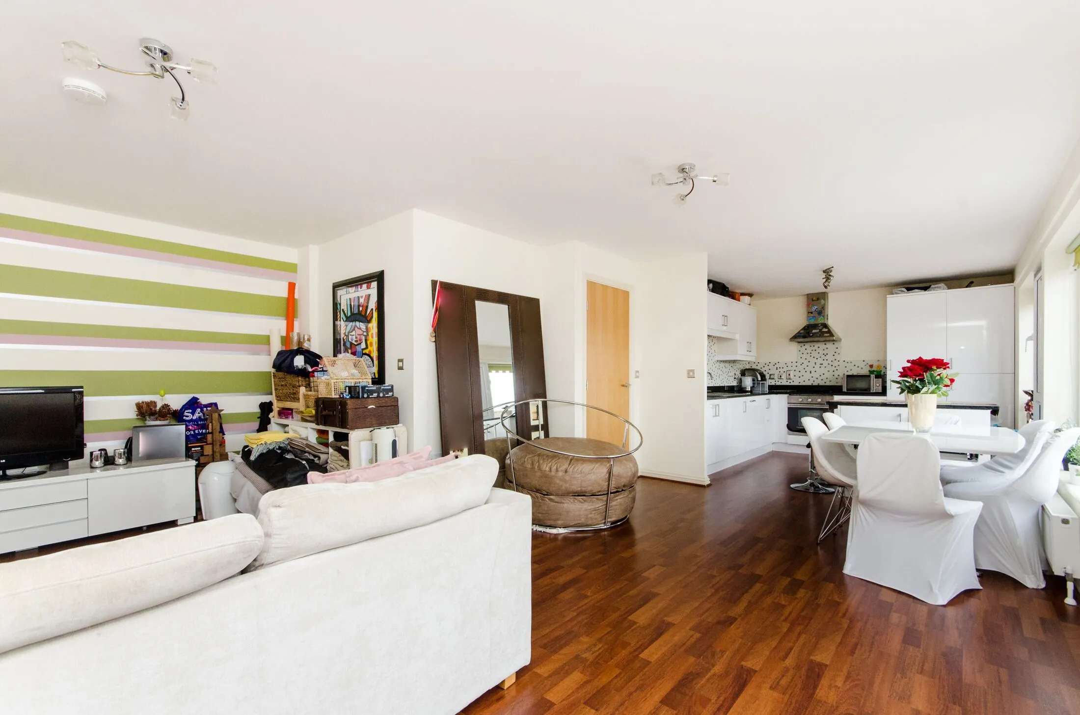 Flat Elm Grove in Greater London