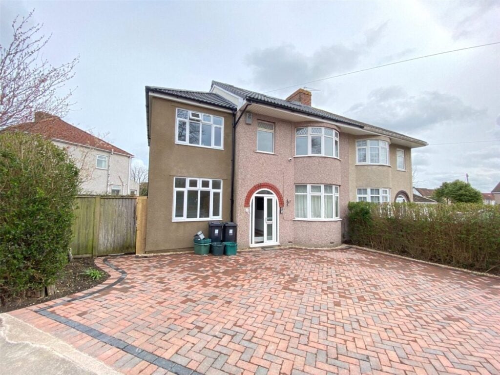 House Fourth Avenue in Filton