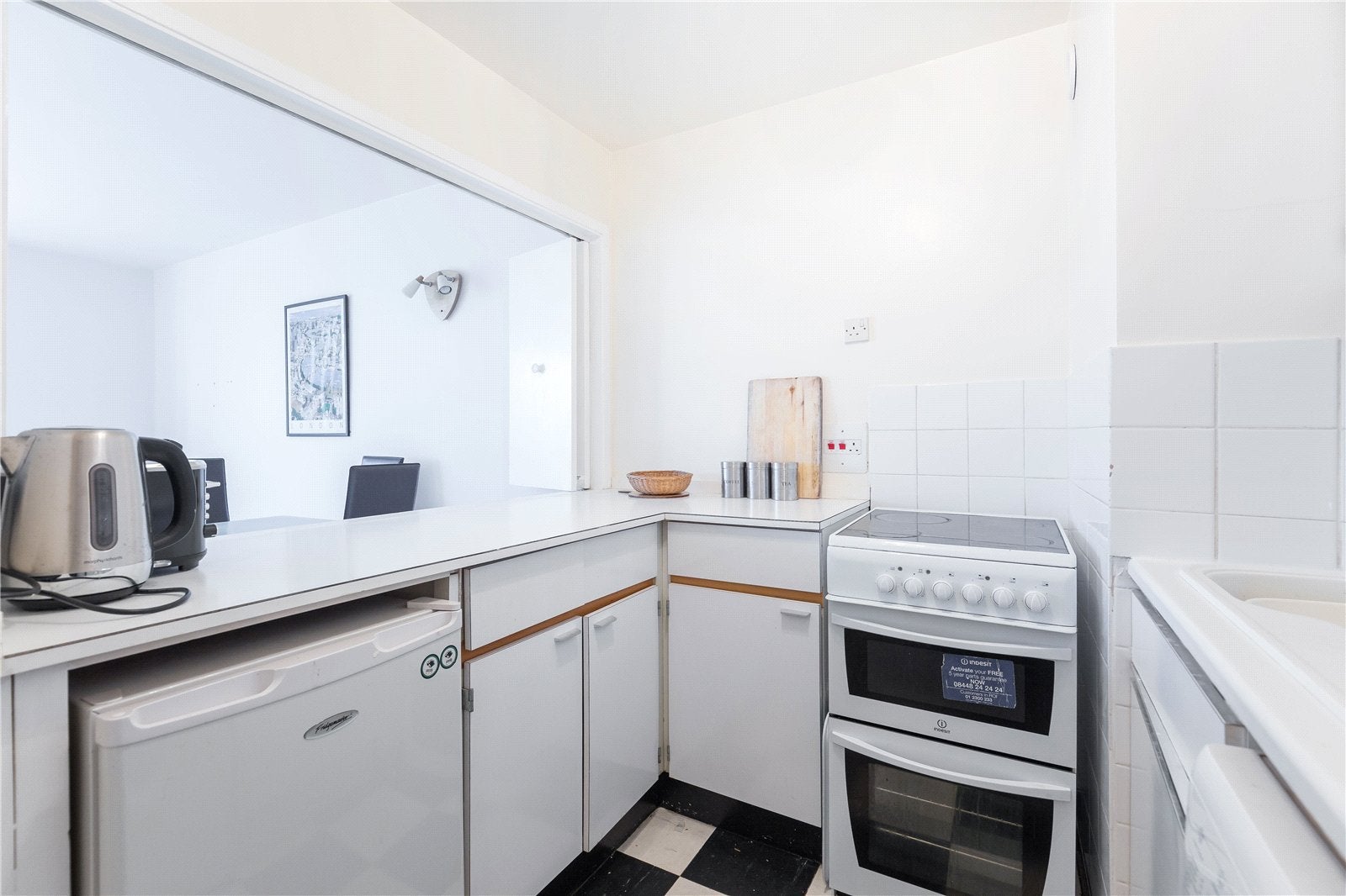 Flat Grosvenor Road in City of Westminster