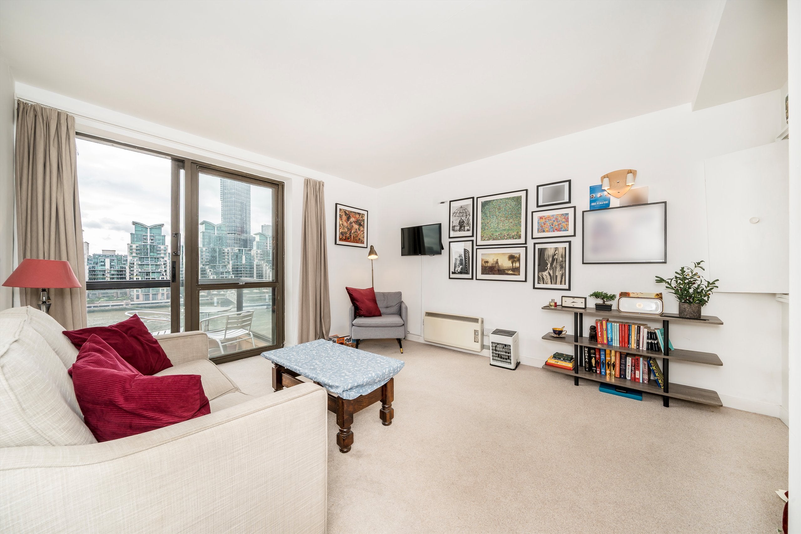 Flat Grosvenor Road in City of Westminster