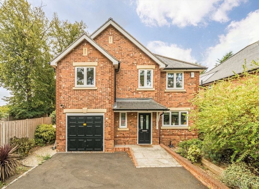 House Lower Sunbury Road in Greater London
