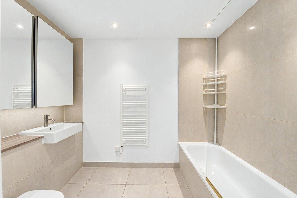 Flat Leyton Road in Greater London