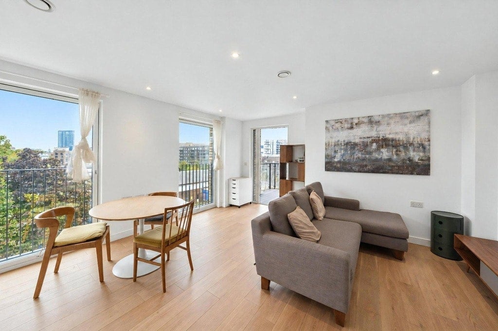 Flat Leyton Road in Greater London