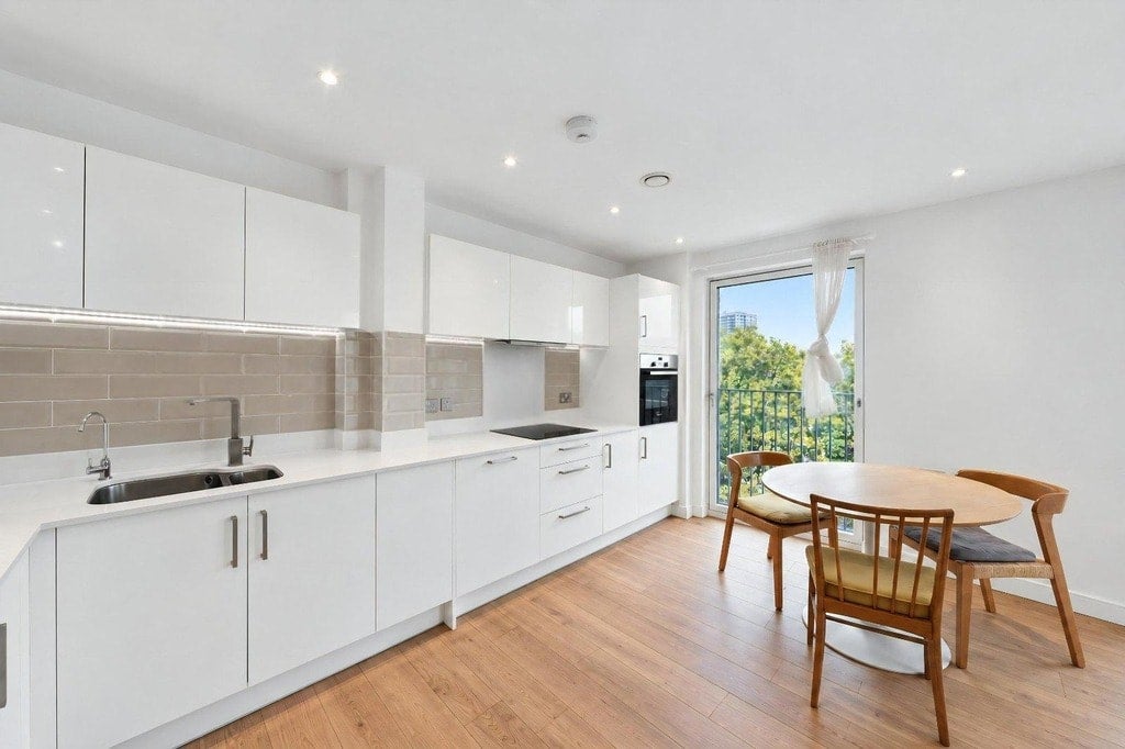 Flat Leyton Road in Greater London