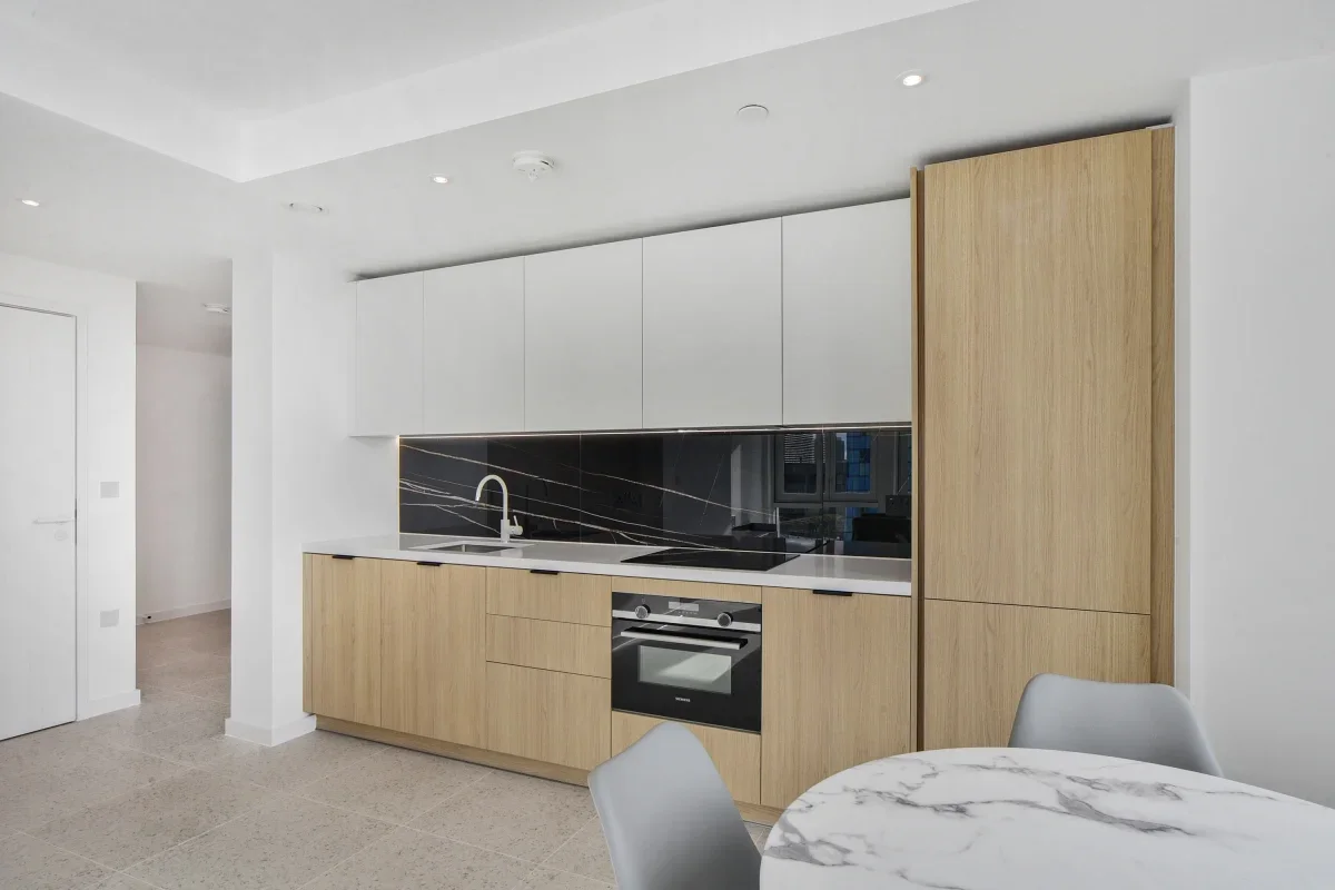 Flat Tapestry Way in Greater London