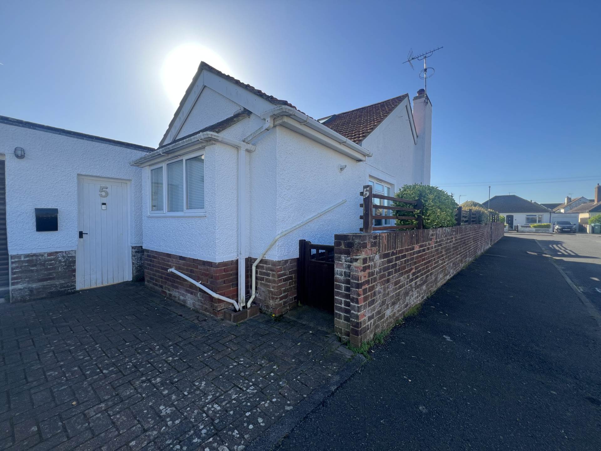 House Halliwick Gardens in Arun