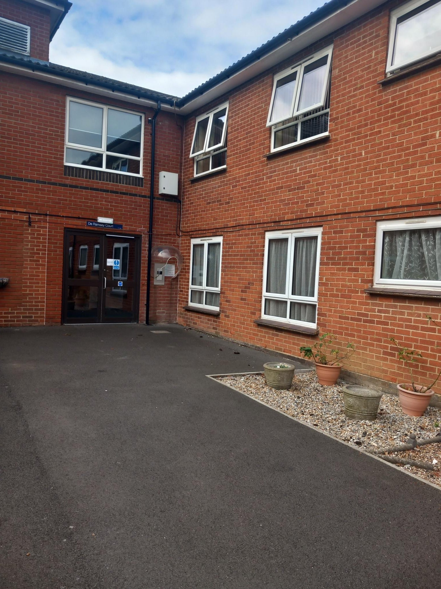 Flat Grenville Way in Huntingdonshire