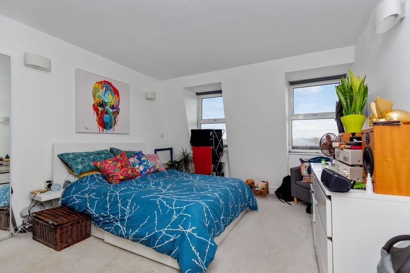 Room Maple Road in Greater London