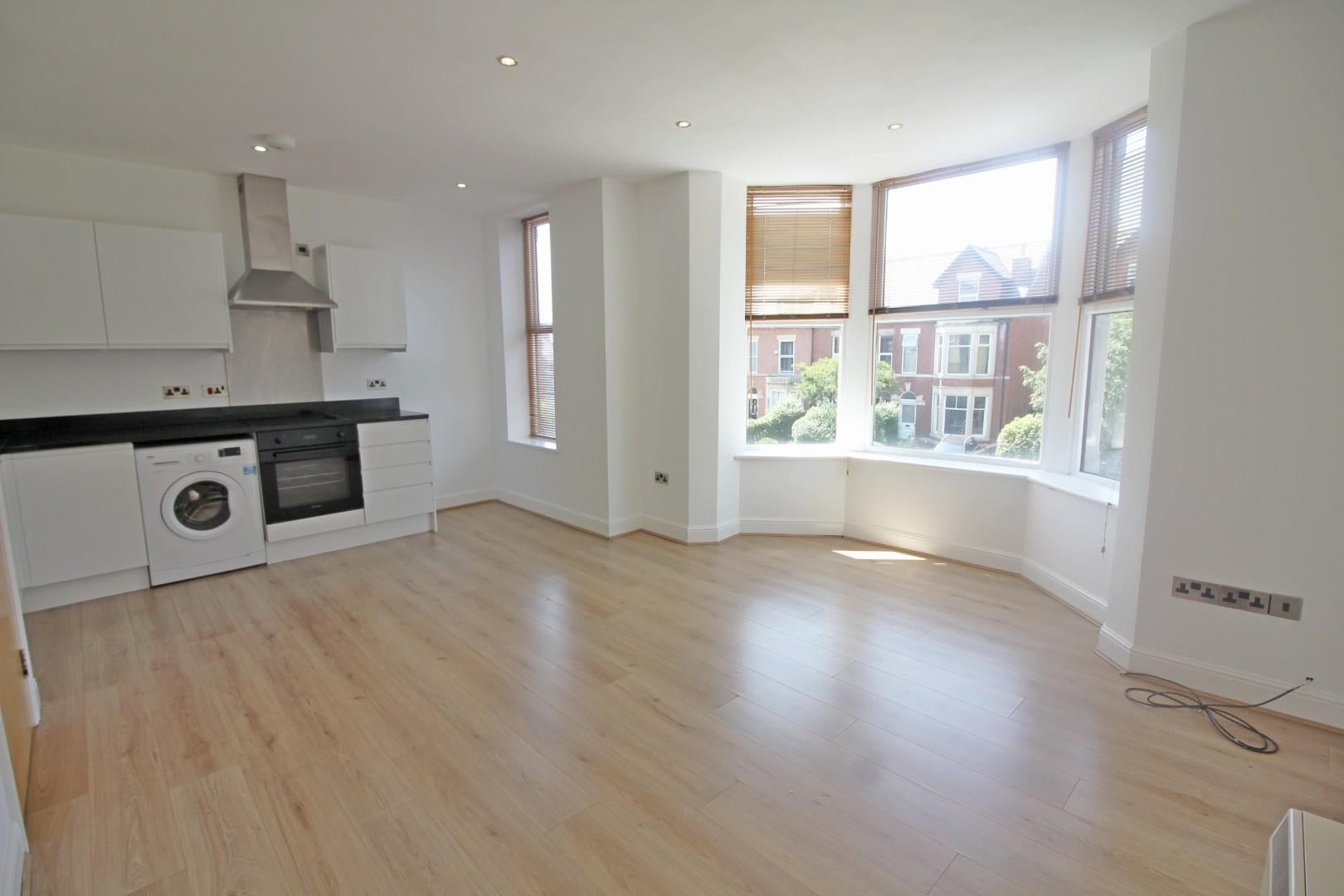 Flat Raymond Avenue in Bury