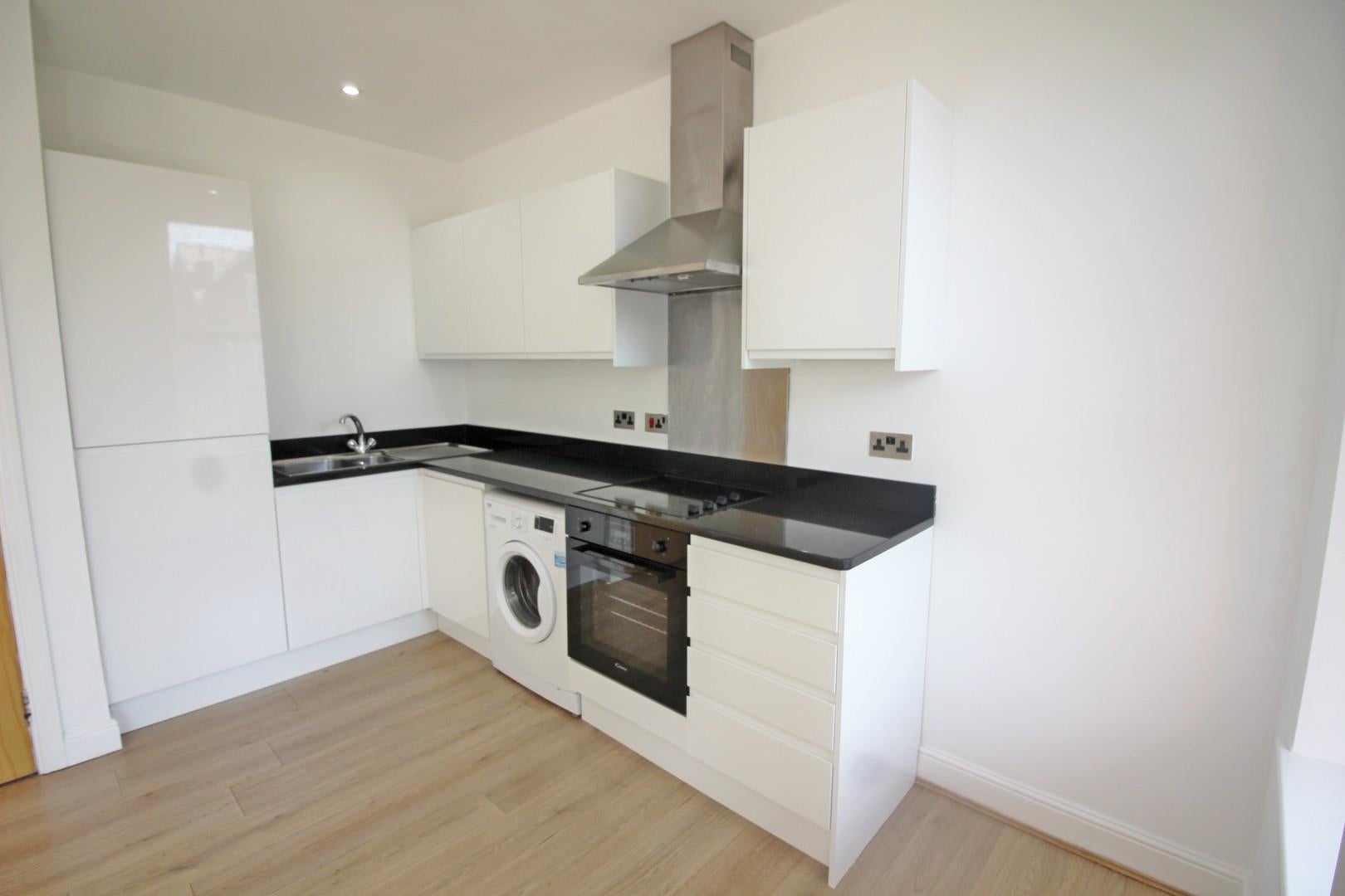 Flat Raymond Avenue in Bury
