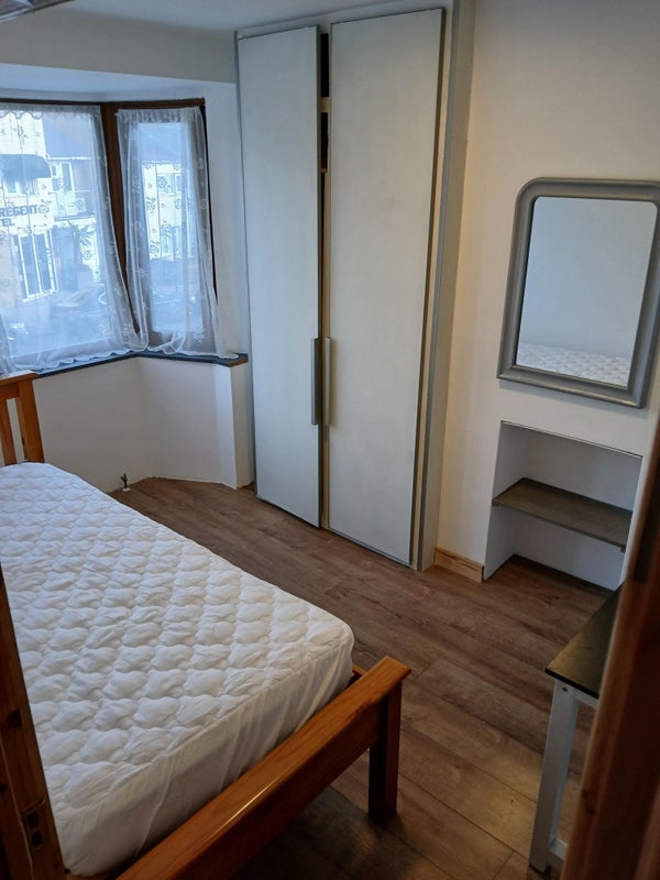 Room Prince Regent Lane in Greater London