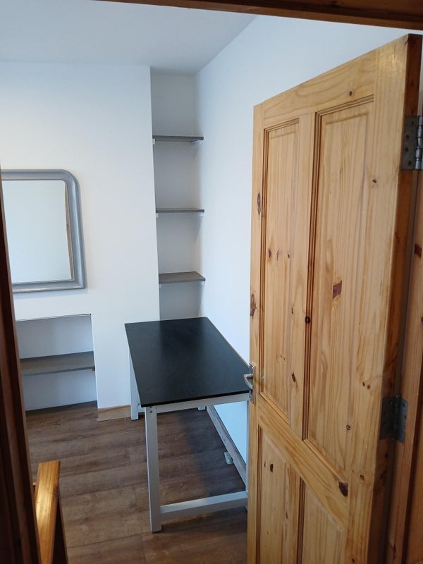 Room Prince Regent Lane in Greater London