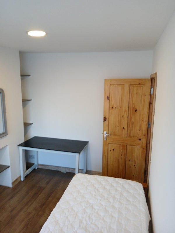 Room Prince Regent Lane in Greater London