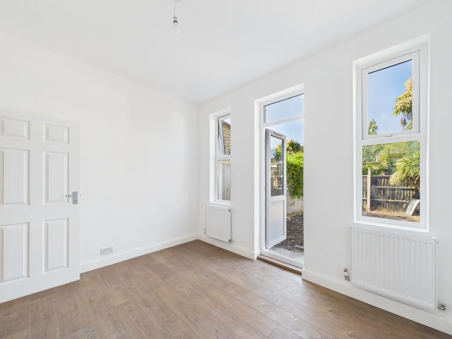 Flat Eton Avenue in Greater London