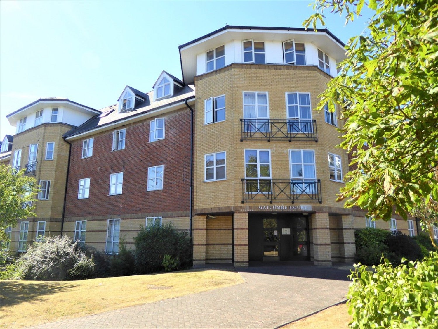 Flat Dexter Close in St Albans