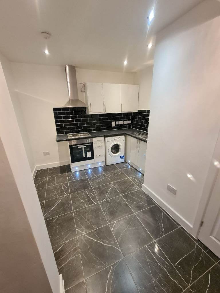 Flat Chalvey Road East in Slough