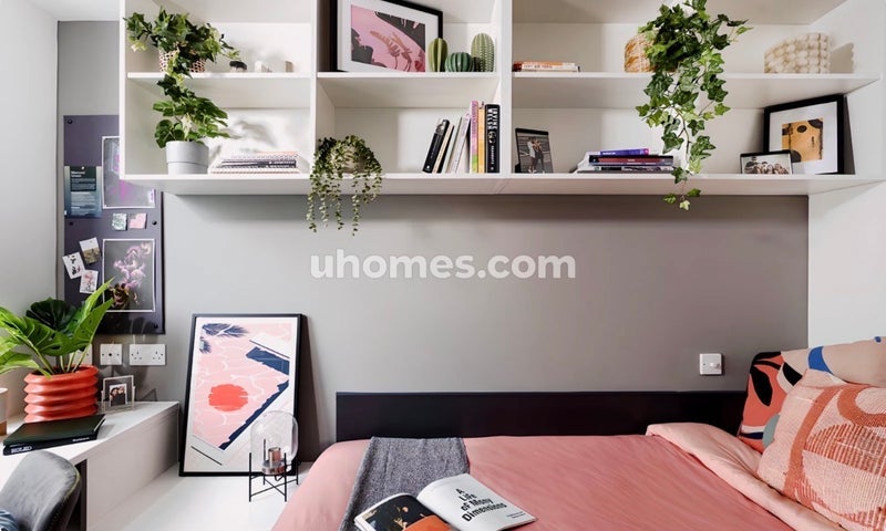 Room Merrion Way in Leeds