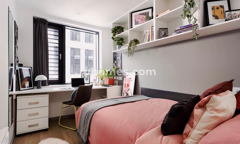 Room Merrion Way in Leeds