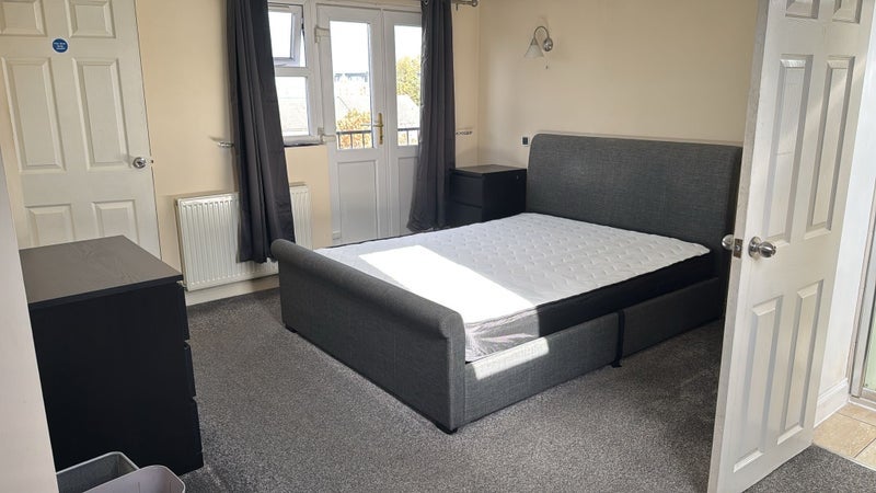 Room Delafield Road in Greater London