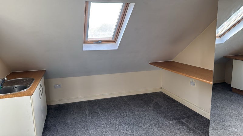 Room Delafield Road in Greater London