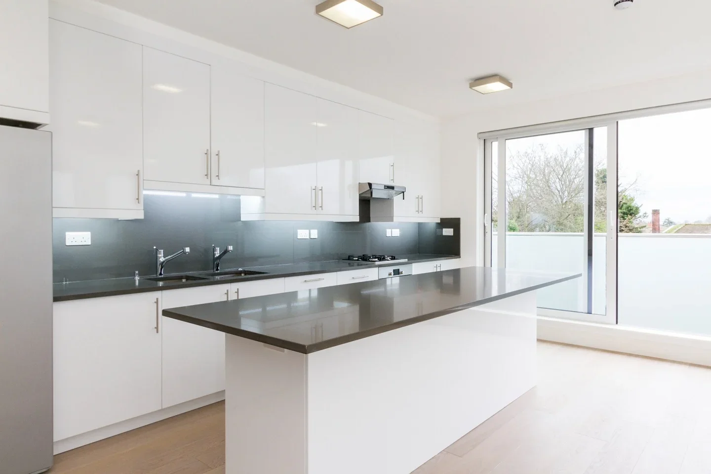 Flat Elm Avenue in Greater London