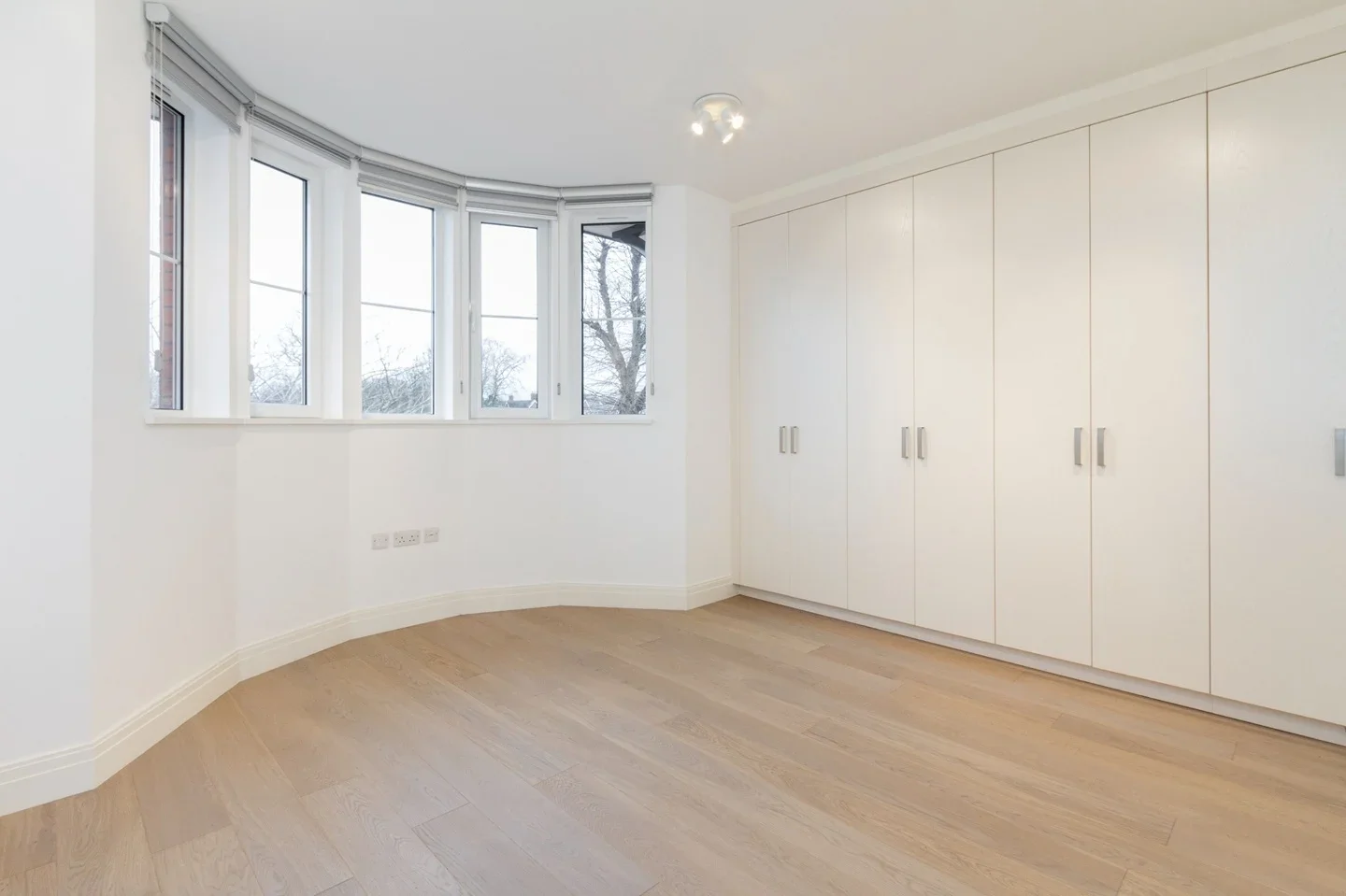 Flat Elm Avenue in Greater London