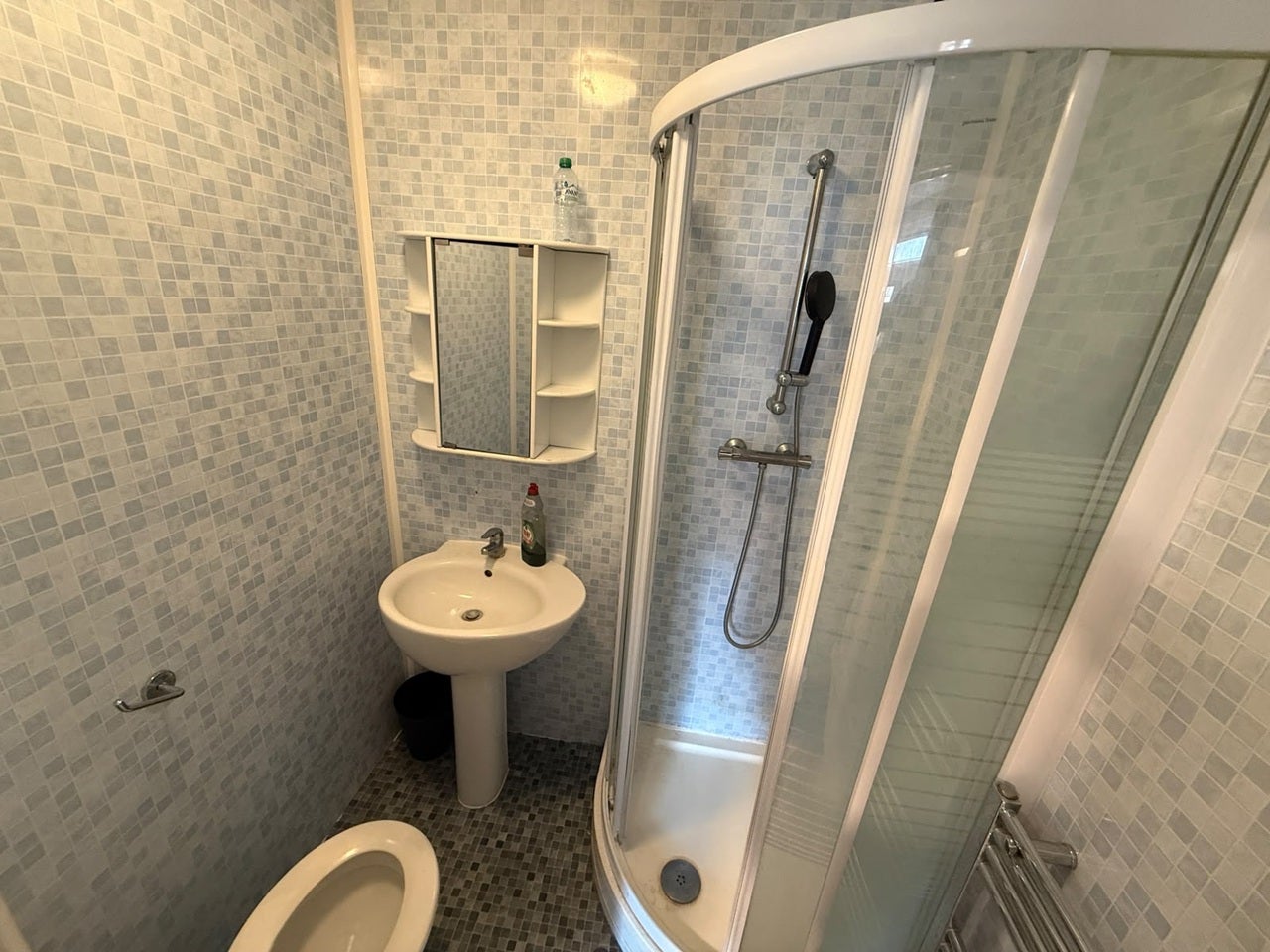 Room Dane Road in Greater London