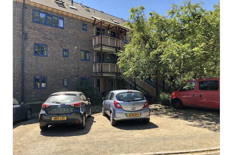 Flat Grasmere Gardens in Cambridge