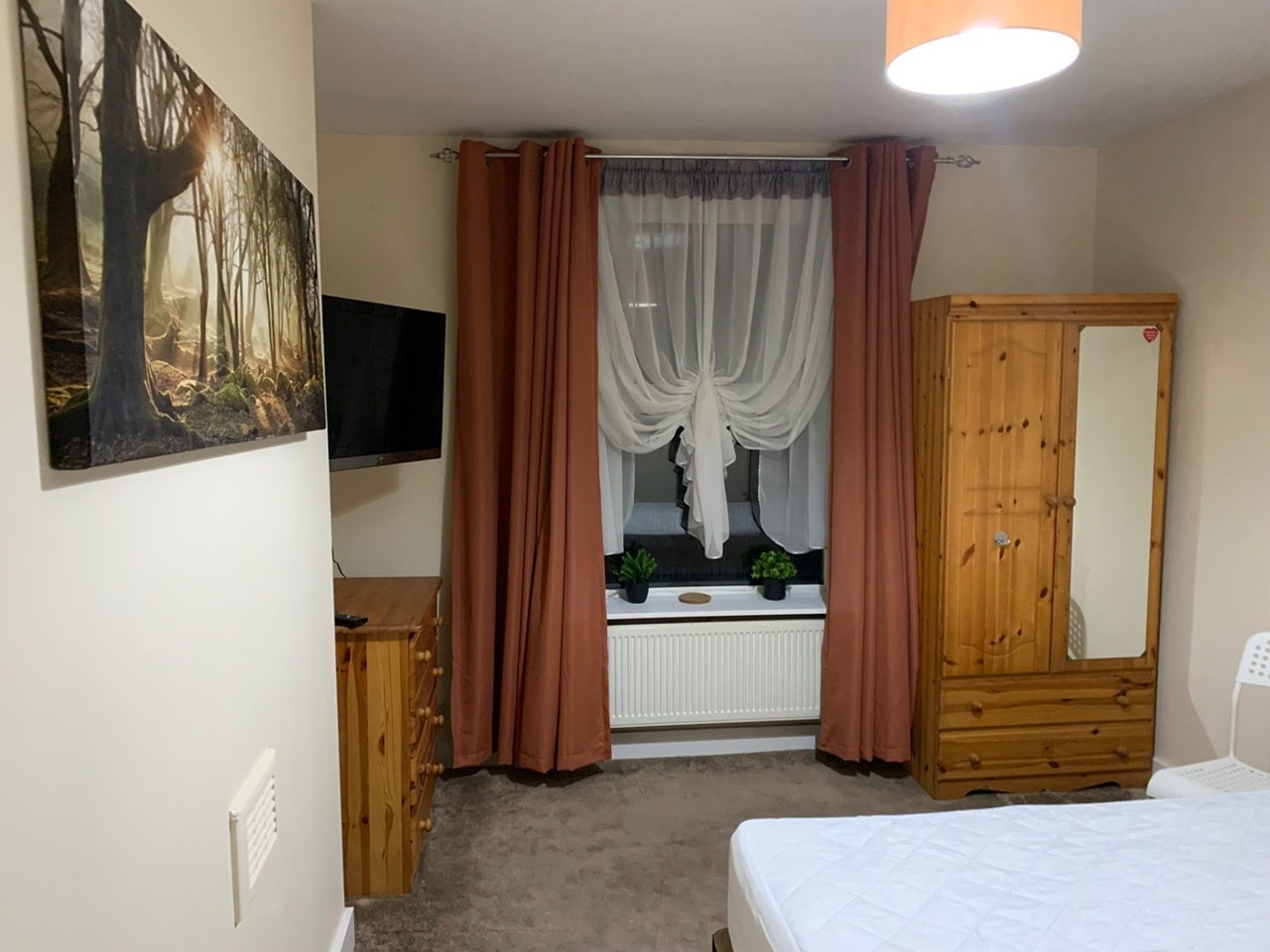 Room Gonville Road in Greater London