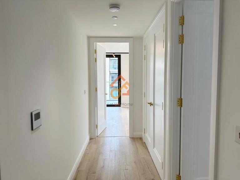 Flat Dingley Road in Greater London