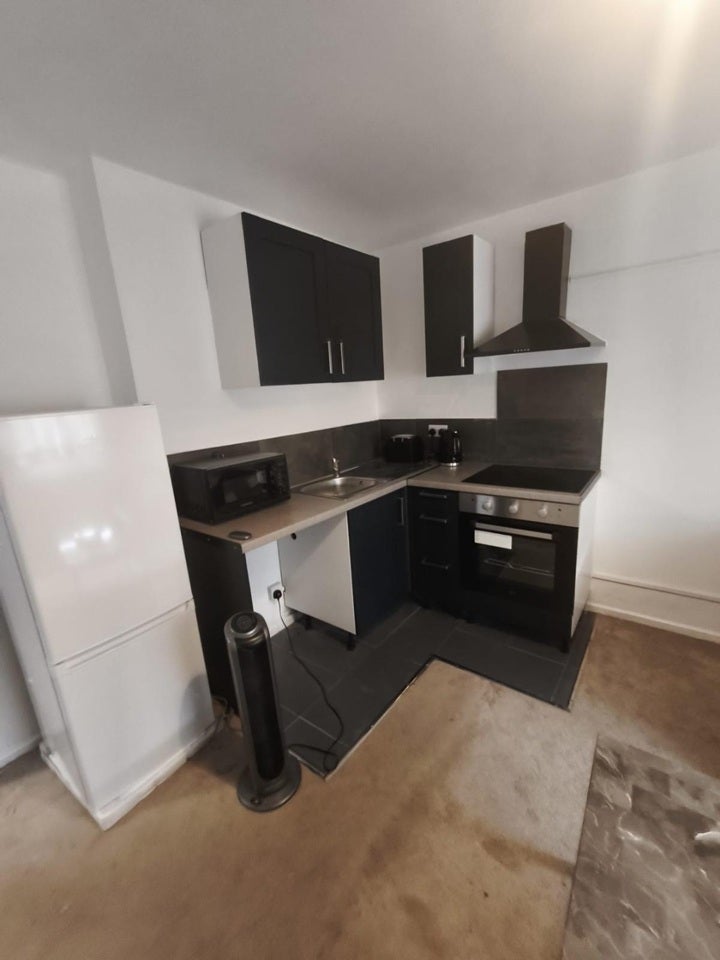 Flat Trefgarne Road in Greater London