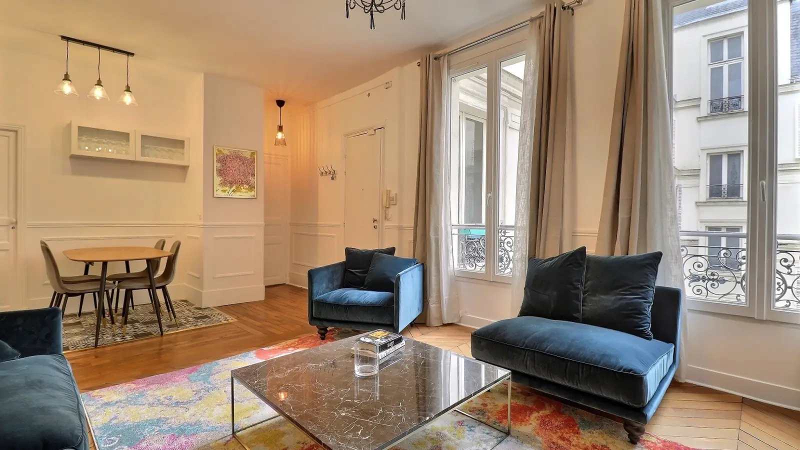 Flat Rue du Faubourg Saint-Honoré in Paris