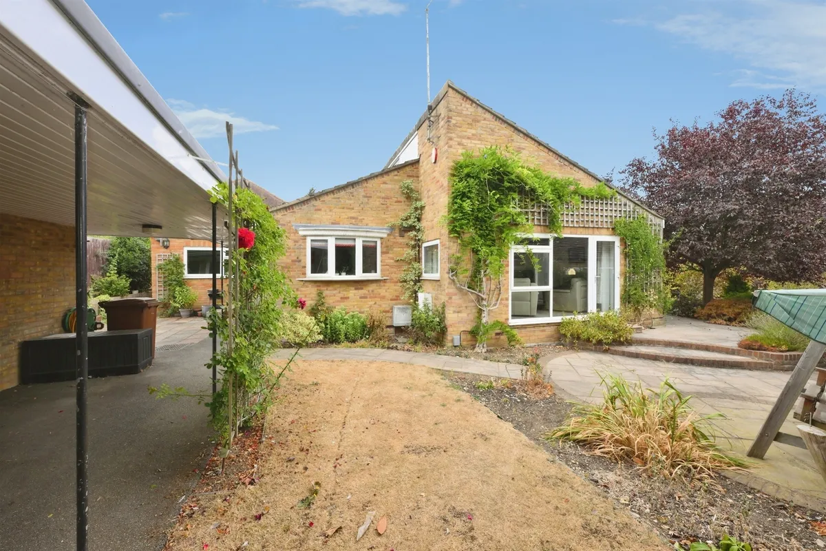 House Devey Close in North Hertfordshire