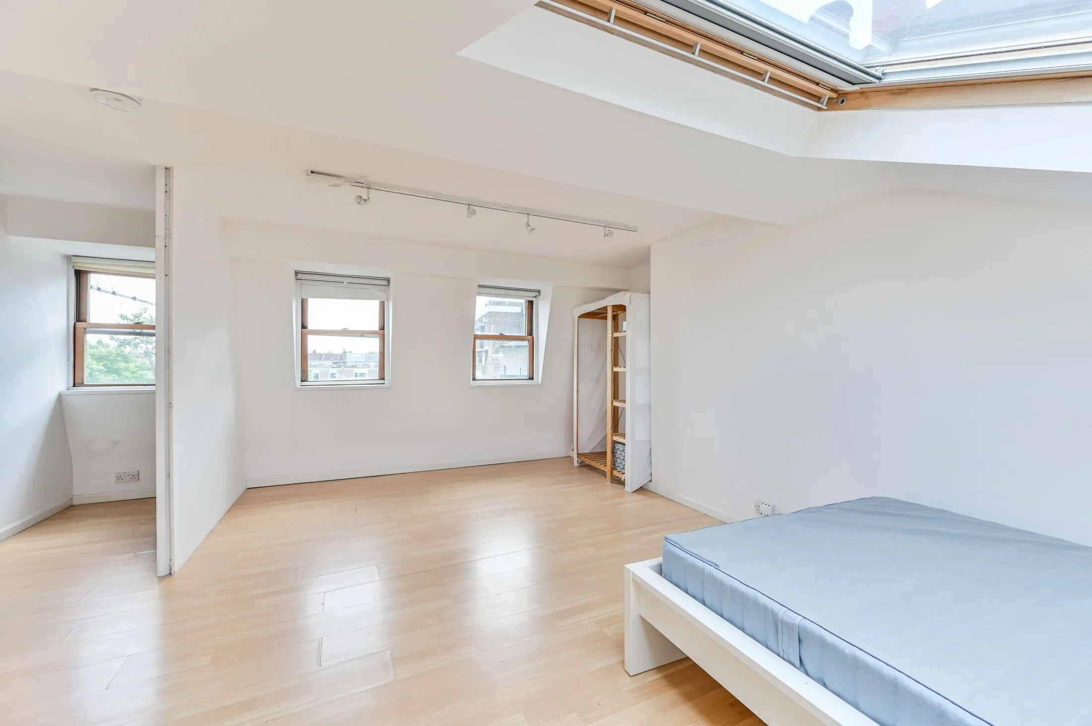 Flat Lavender Hill in Greater London
