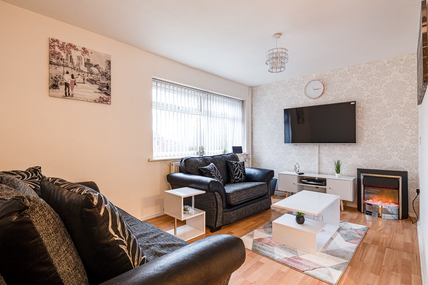 Flat Totland Close in Manchester